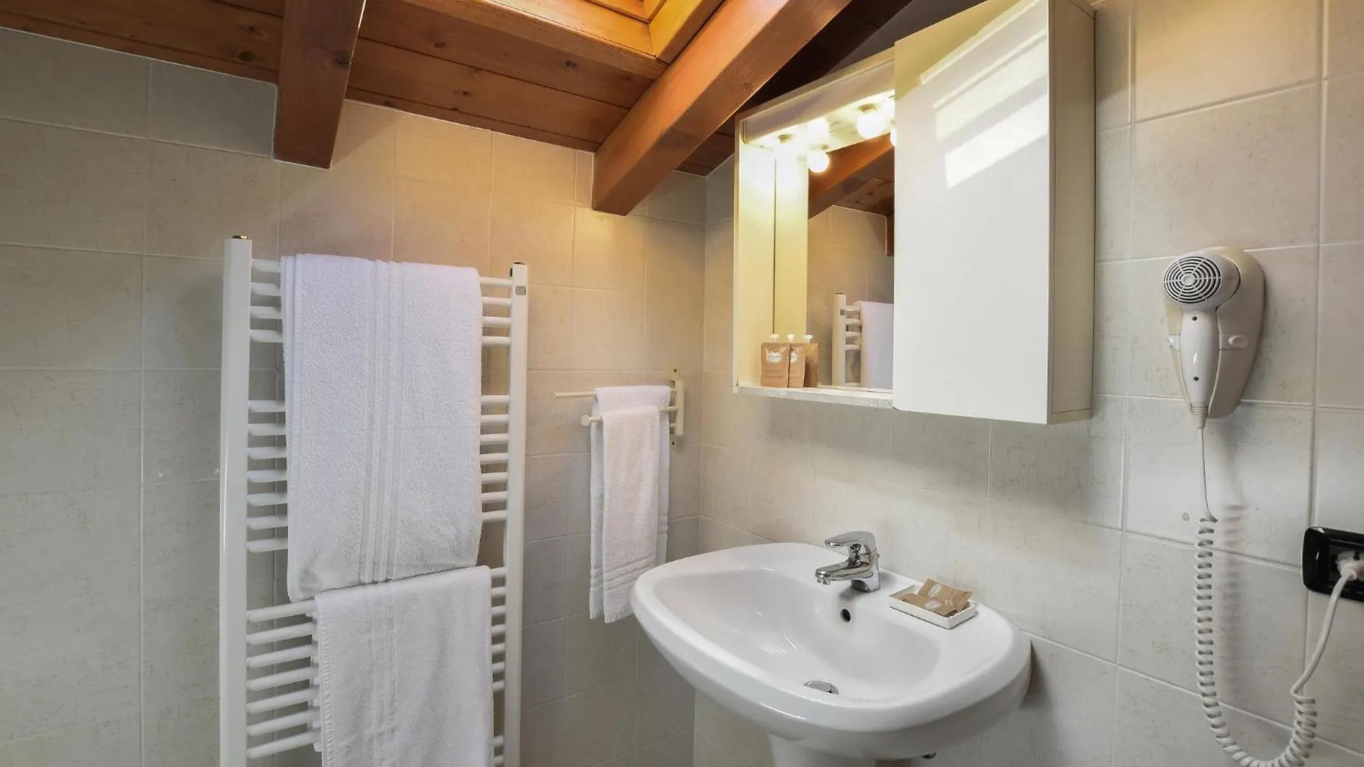 1 Bedroom Amazing Apartment In Domaso 0*,  Olaszország